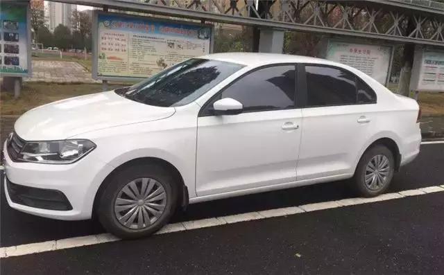 七八万买桑塔纳还是国产的好,家用车适不适合买桑塔纳