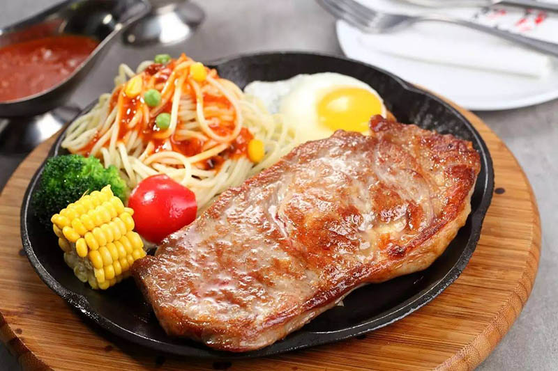 农村大叔养牛100头年收入100万,农村大叔养牛6000头