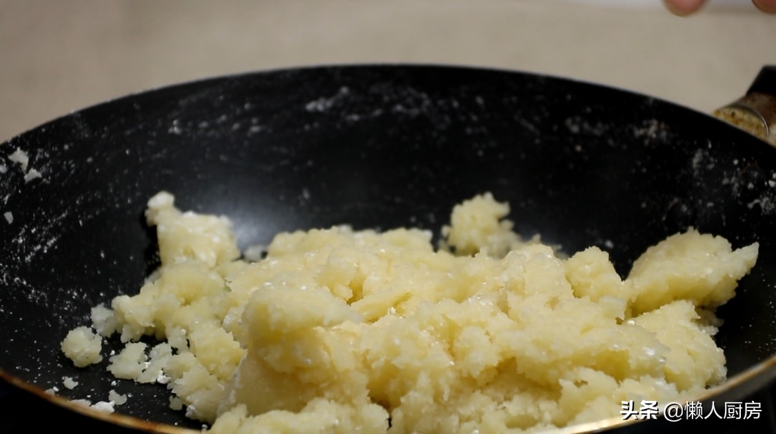 不用和面就可以吃到酥脆的小油条,外国人吃中国的油条配豆浆