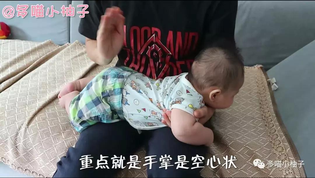 奶爸拍嗝正确姿势,奶爸拍嗝教学视频大全