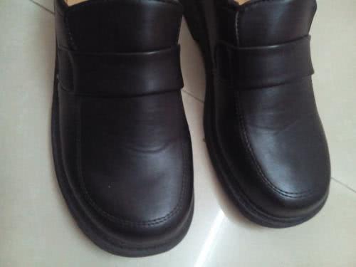 皮鞋有黑鞋印怎么办,怎么消除皮鞋的褶皱