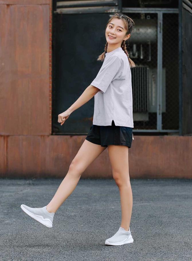 好轻、好穿、好舒服，双脚自由呼吸