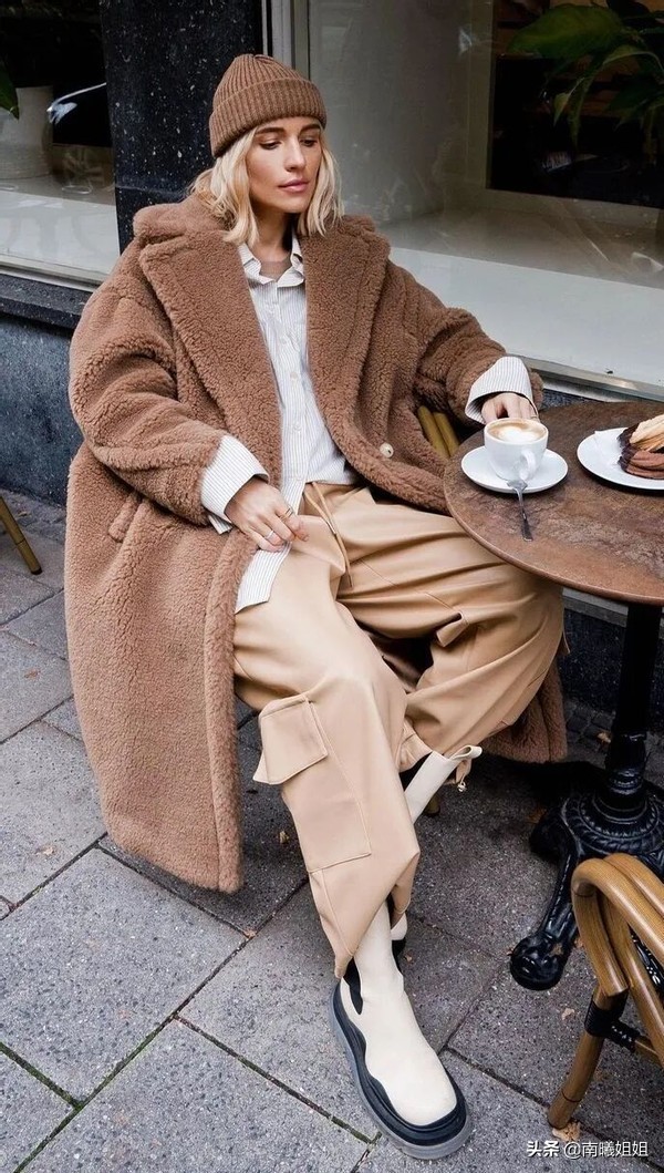 今年最流行的夏季裤口开叉小黑裤,黑色裤子今年最流行的哈伦裤