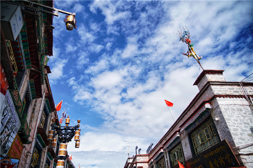 去拉萨旅游的步行街,突然想去拉萨的心情