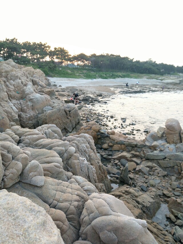 日照第三海水浴场离吴家台远吗,日照吴家台有免费的海水浴场吗
