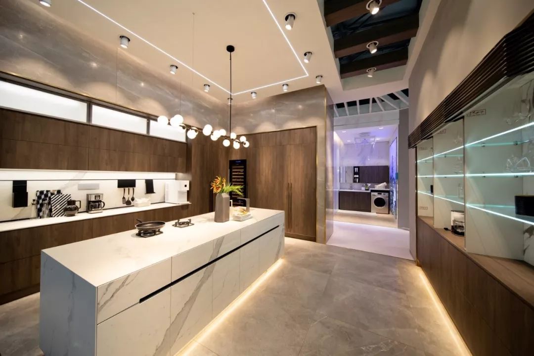 色“诱上海厨卫展！科勒、高斯...谁最出色