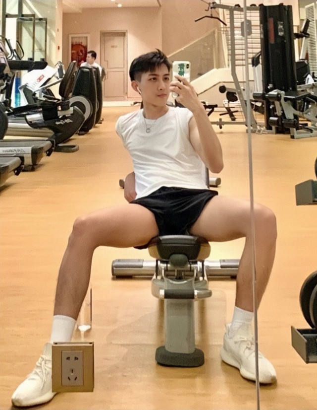 小心，一波白袜帅哥正性感来袭