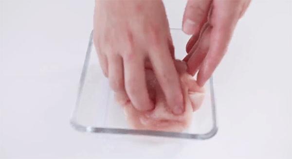 在家自制香酥炸鸡排，金黄酥脆，外酥里嫩，比吃肯德基还过瘾