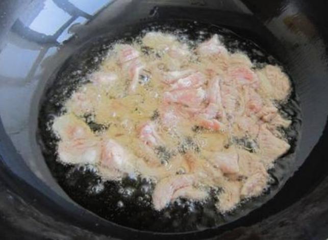 炒过油肉做法,炒肉时放醋肉会嫩还是硬