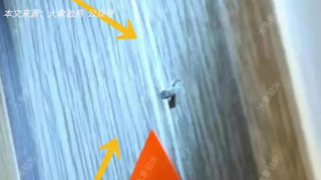 收房发现墙顶维修痕迹,精装房交房时踢脚线乳胶漆脱落