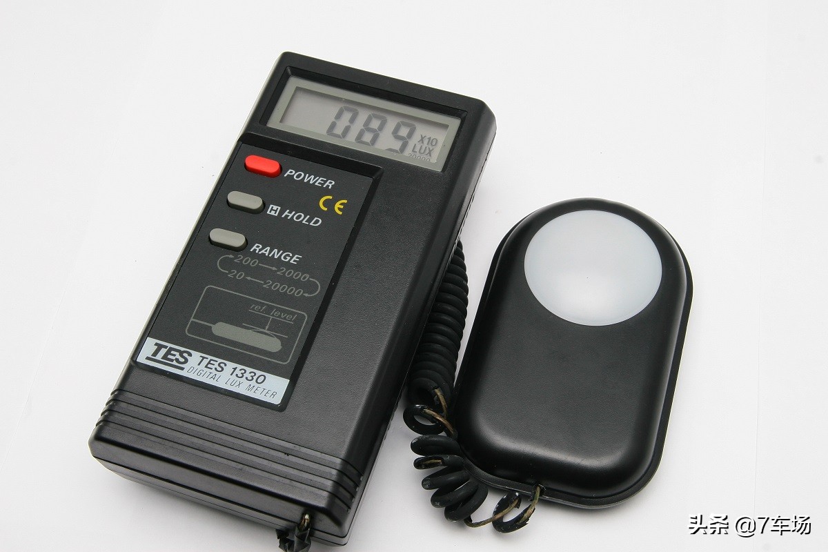 车灯如何选择灯泡,车灯改为led灯好还是卤素灯泡好