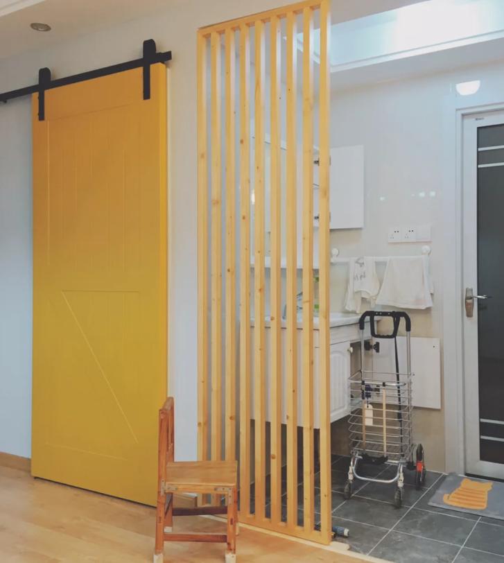 卫生间正对厕所门应该怎么设计,卫生间正对大门挂什么门帘图案好