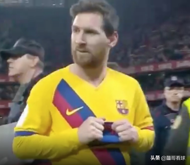 梅西痛苦倒地让队友送队长袖标,巴萨国王杯梅西视频