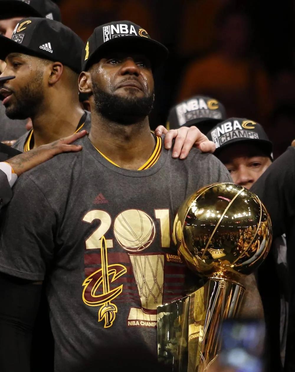 欧文卖掉詹姆斯送的签名鞋,欧文卖掉詹姆斯亲笔签名鞋