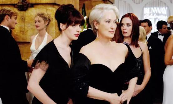 怎样吸引单位男同事,怎么追公司的男同事