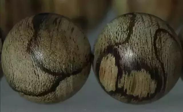 最好的小叶紫檀手串价格,金丝楠木沉香海黄小叶紫檀