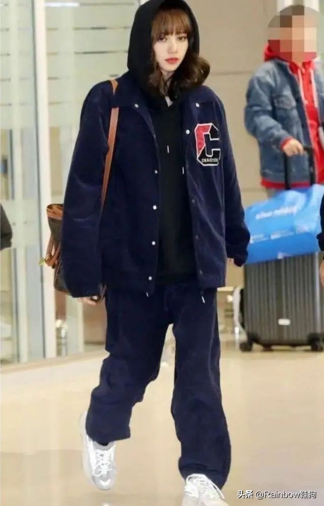 lisa穿什么鞋,人间芭比lisaattention