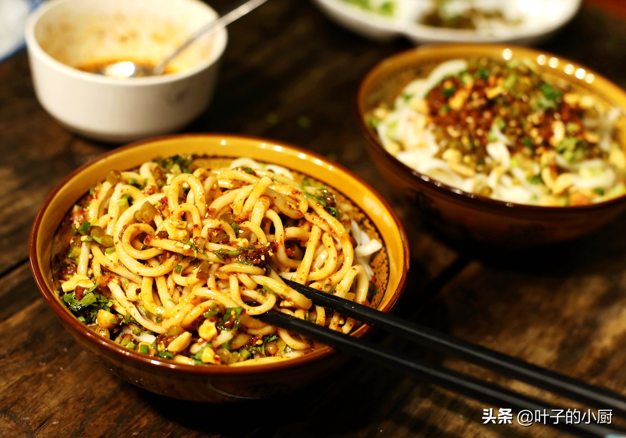 凉拌糖醋凉面怎么做才好吃,两分钟教你凉面做法夏天吃最可口