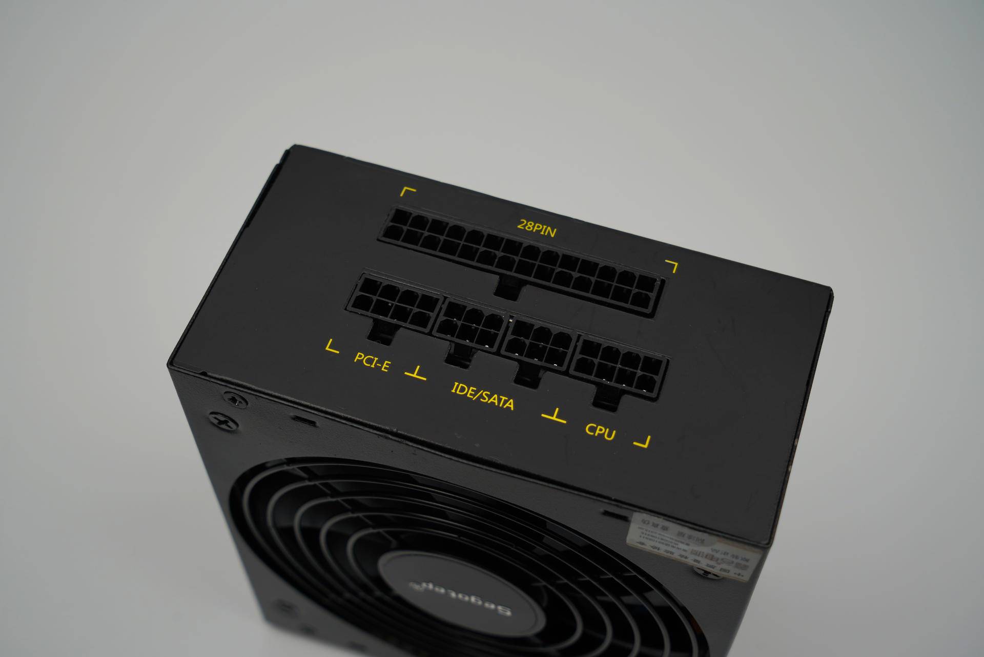 鑫谷gp600g电源爱国跟黑金版区别,itx电源推荐650w