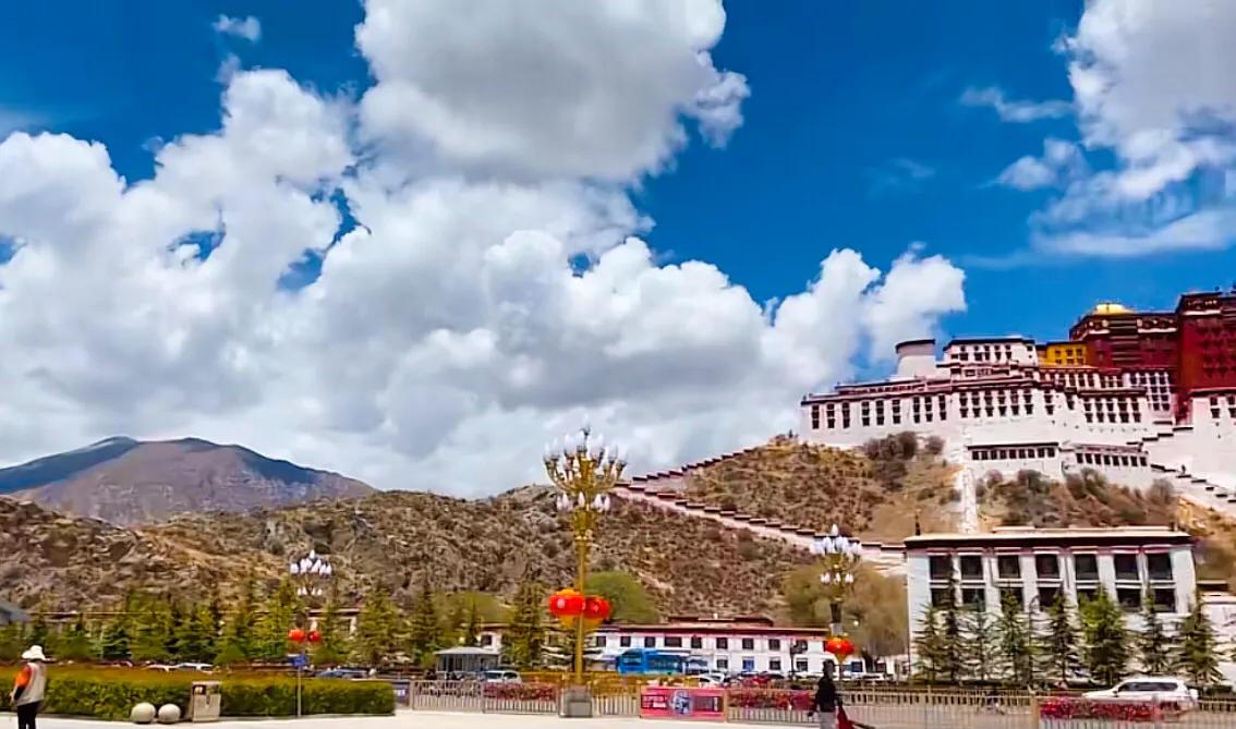 灯火辉煌的布达拉宫,洁白无瑕的布达拉宫