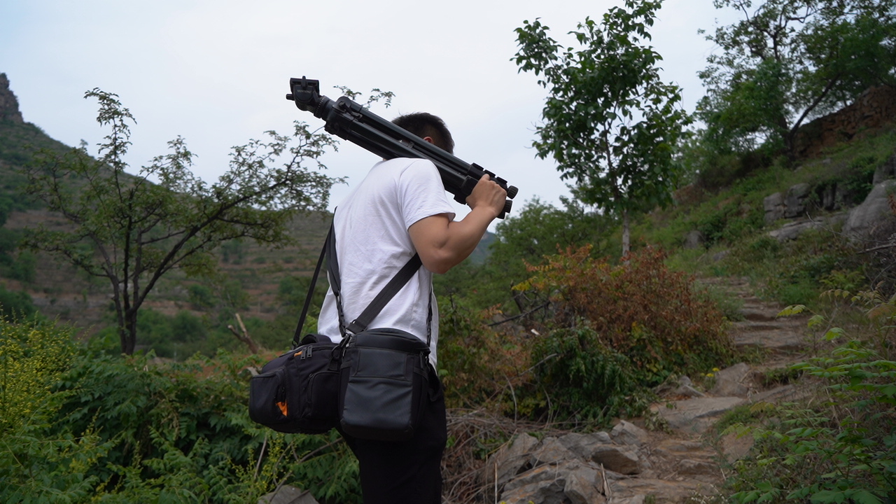 河北一小伙拍家乡风貌走红网络，为帮老乡们创收，通过短视频一年卖7万斤农产品