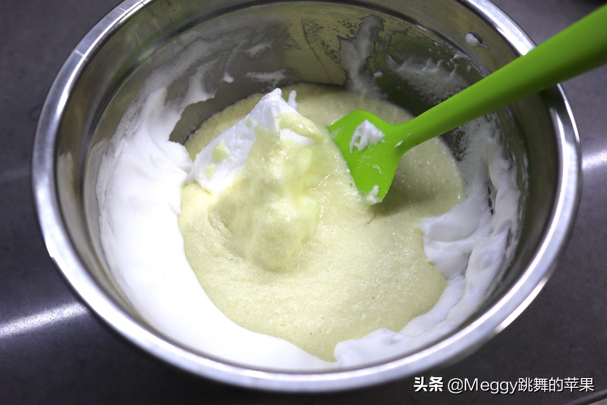 不用烤箱不打发鸡蛋的纸杯蛋糕,又软又嫩的牛奶蛋糕不用烤箱