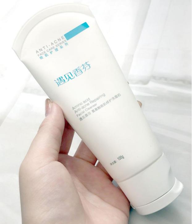 还在用这几款洗面奶离烂脸不远了,三种公认烂脸的洗面奶