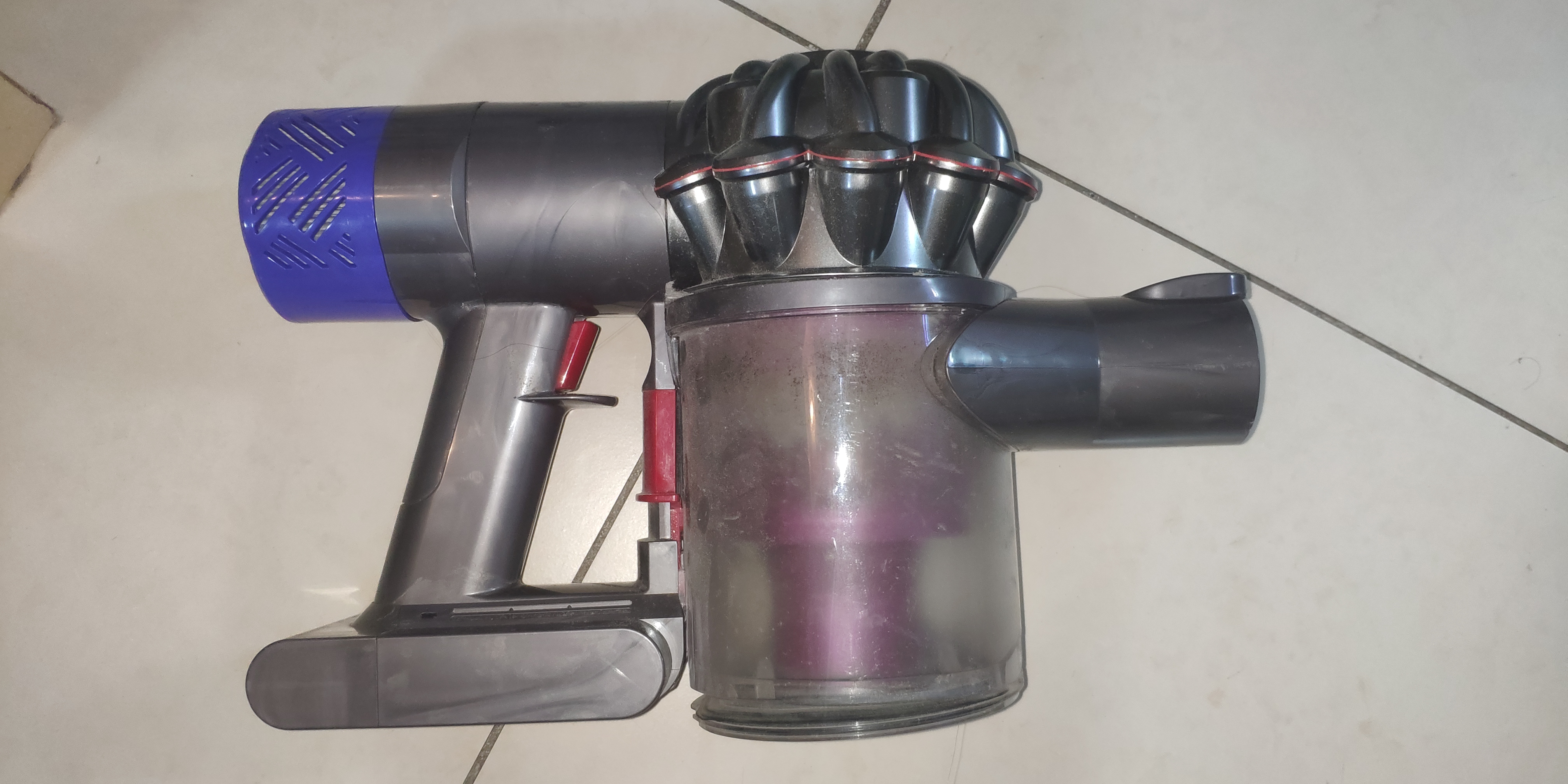 戴森吸尘器v6灰尘盒拆卸,戴森v6吸尘器除螨器拆洗