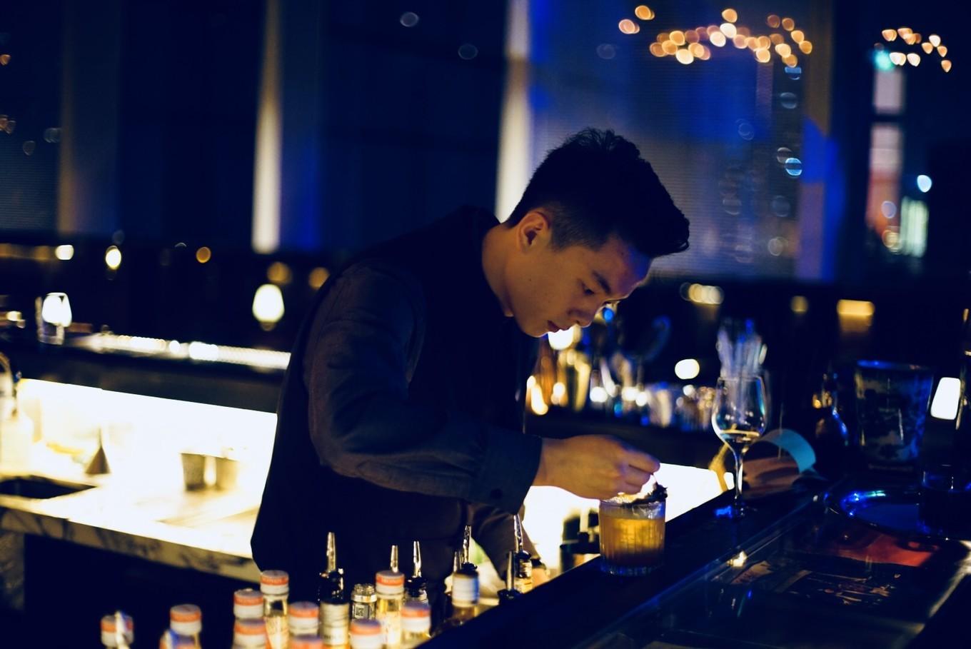 缇ゅ厜鍚涙偊,缇ゅ厜鍚涙偊閰掑簵澶滄櫙