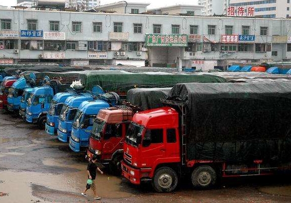 货车可以挂靠公司上牌吗,货车挂靠公司审营运证自己能审吗