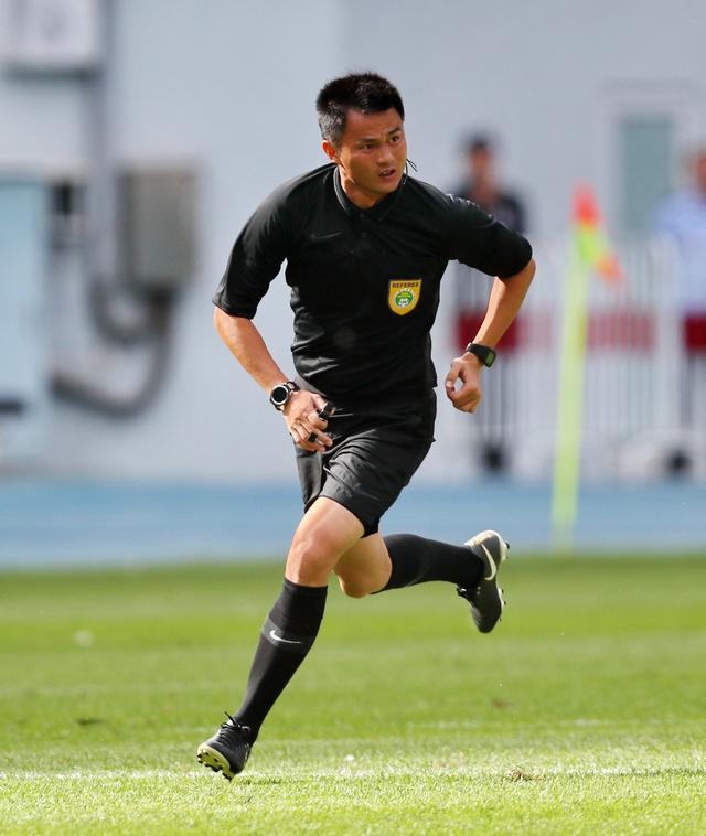 点赞！罗桂平荣膺“广东足球小姐”，李海新当选“广东最佳裁判”