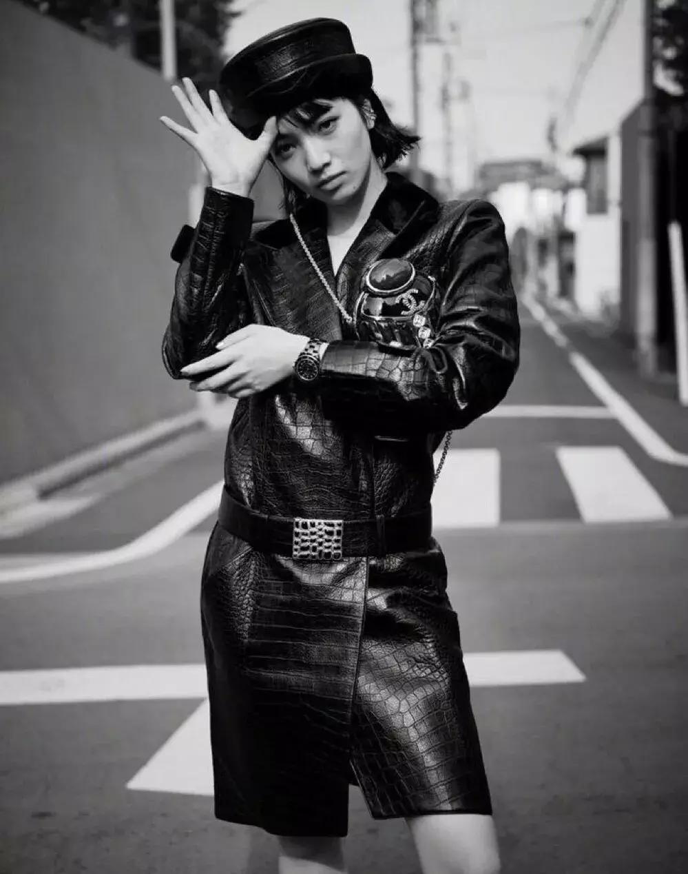 内扣怎么卷短发,一边内扣一边外翘短发