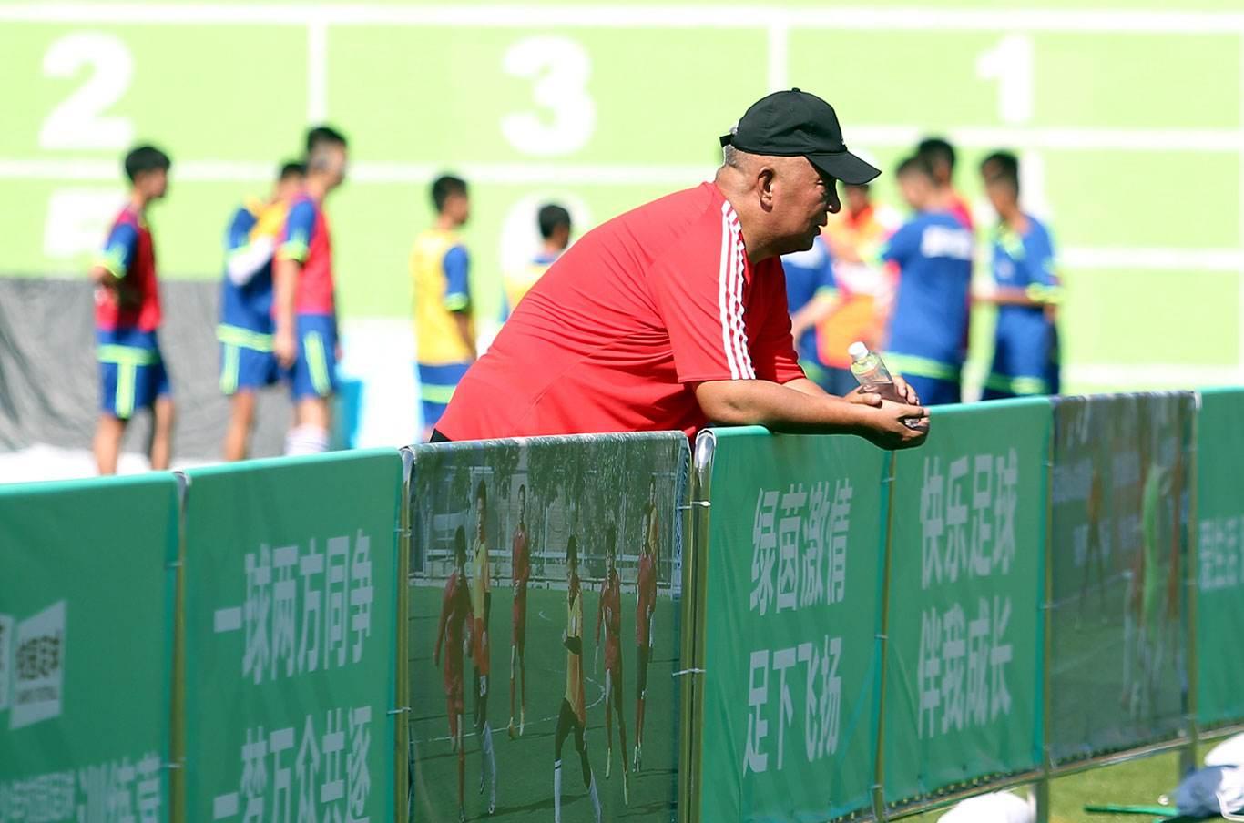 带领国足亚洲杯夺冠,亚洲杯中国男足门将