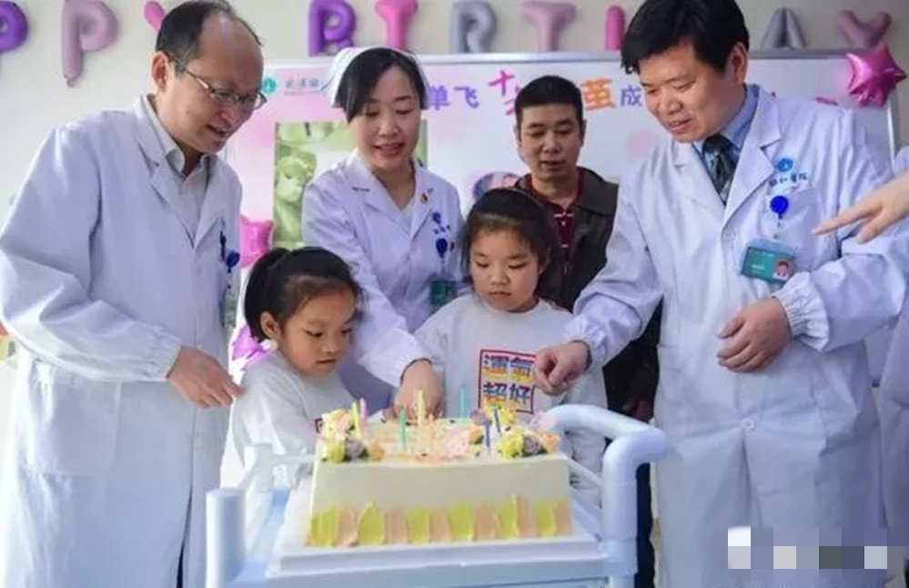 双胞胎坐骨连体成功案例,坐骨连体姐妹分离成功了吗