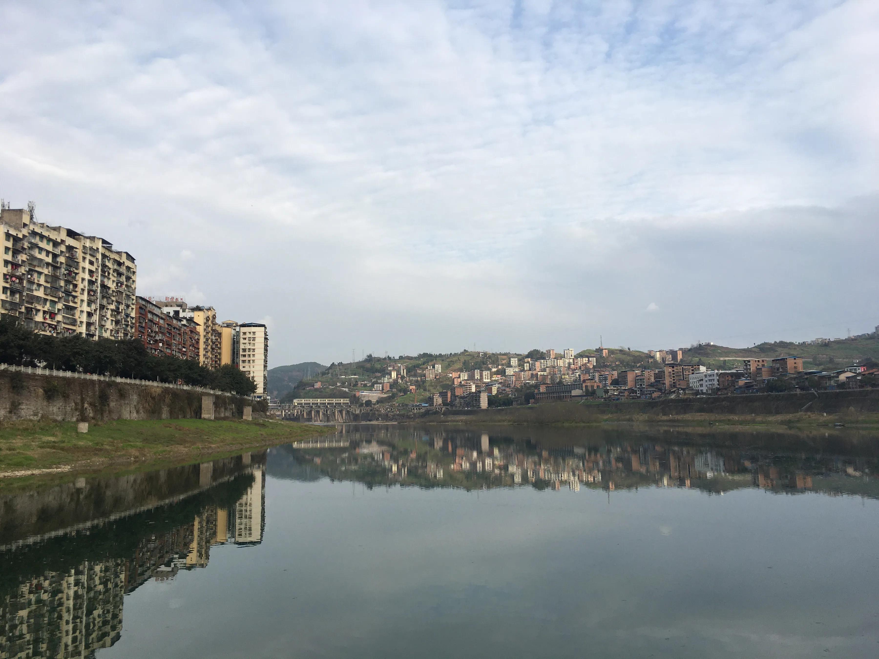 四川鸡鸣三省大峡谷,巴山峡谷荡秋千视频