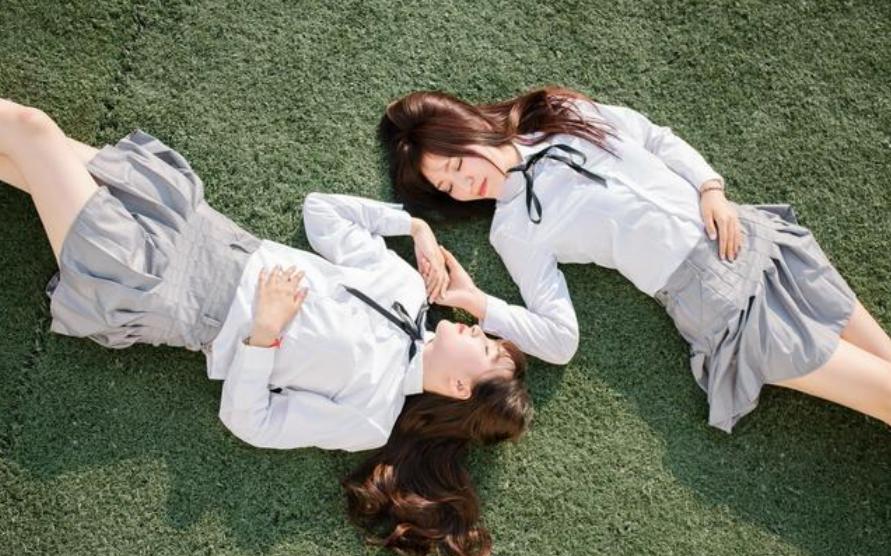 小说：女转学生与大家玩真心话大冒险，谁知第一个任务就难倒她