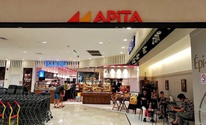 过年去超市囤货,过年没来得及买年货