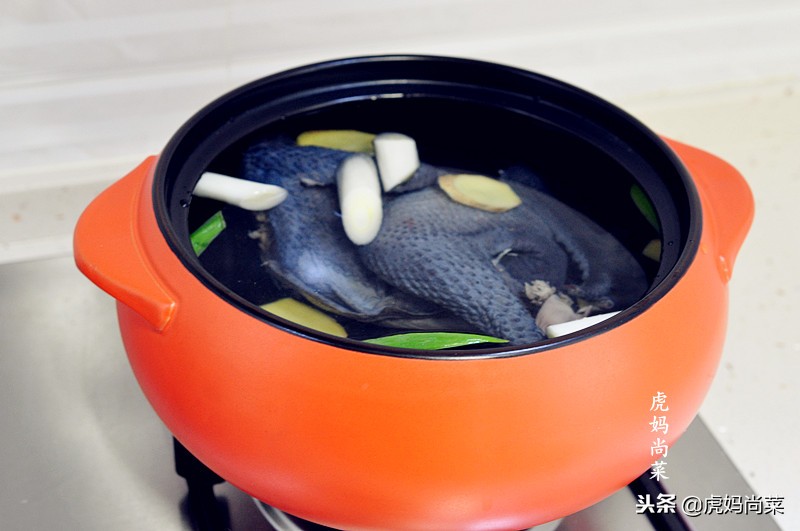 过年提前买好了鸡,买什么鸡炖汤好喝一点营养