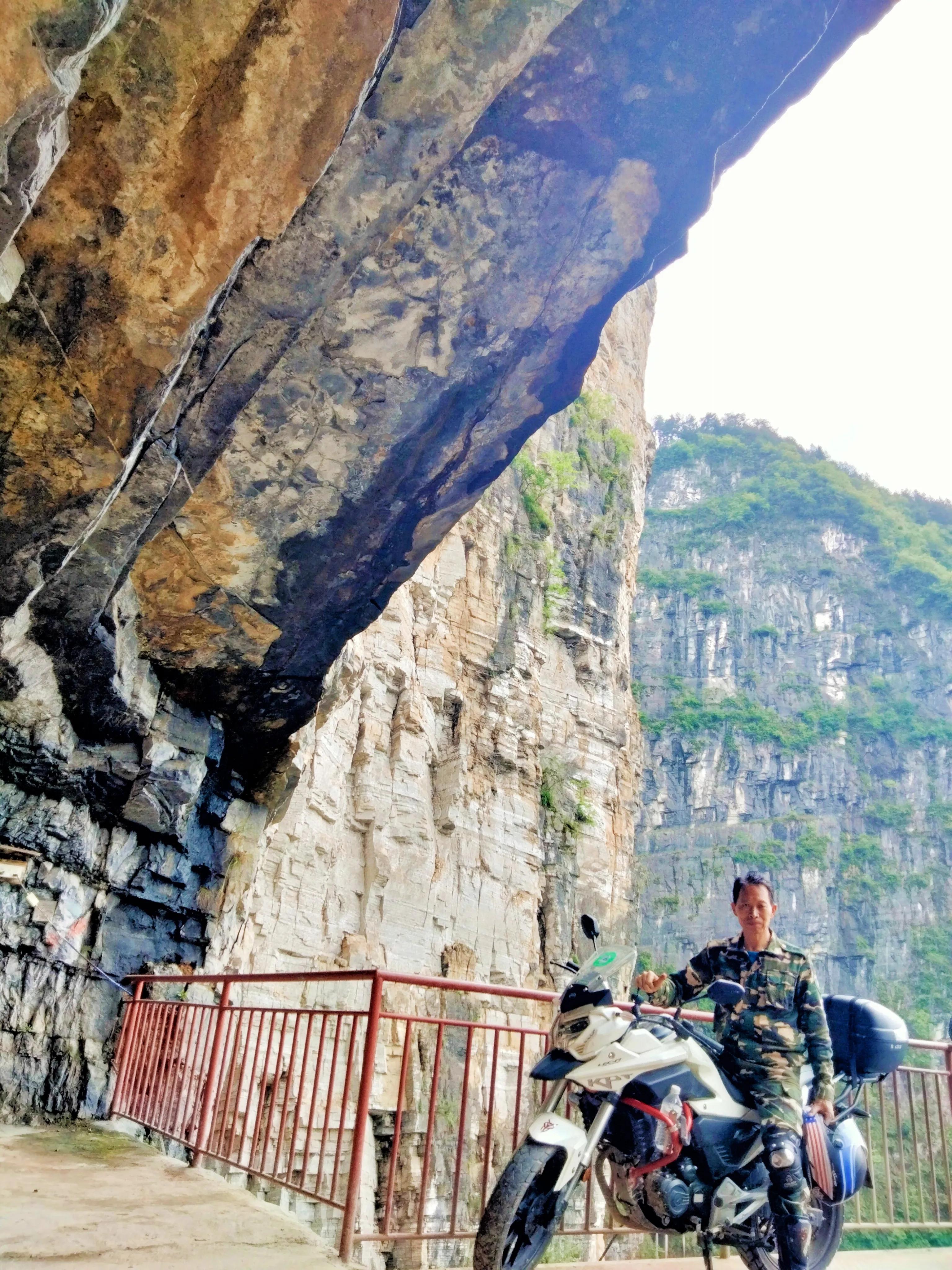 运动老乡（69）五人摩途挂壁公路历奇境