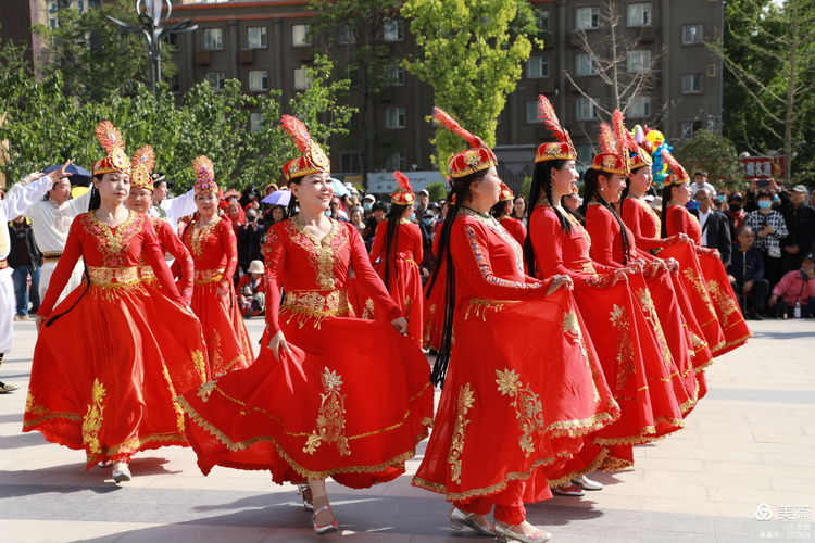 洛阳牡丹广场：*疆新**舞大联欢