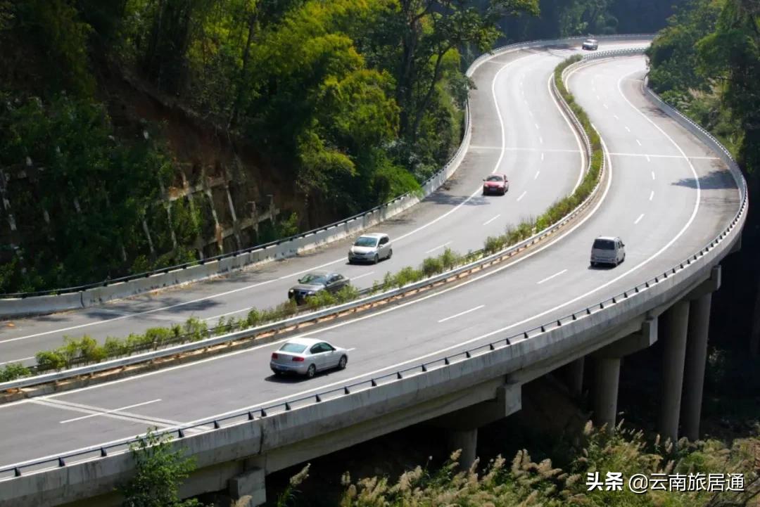 最好的风景在路上云南,有一种山叫云南的山