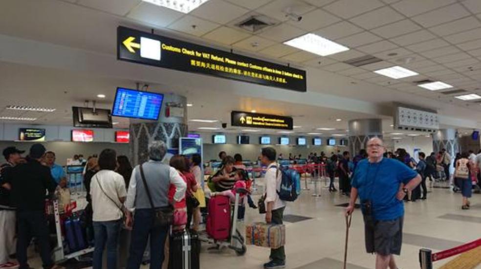 华人亲历各国海关各种奇葩安检术，一言不和就请进“小黑屋”