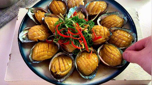 诚意满满的炖一百只鲍鱼招待客人,鲍鱼招待客人的做法