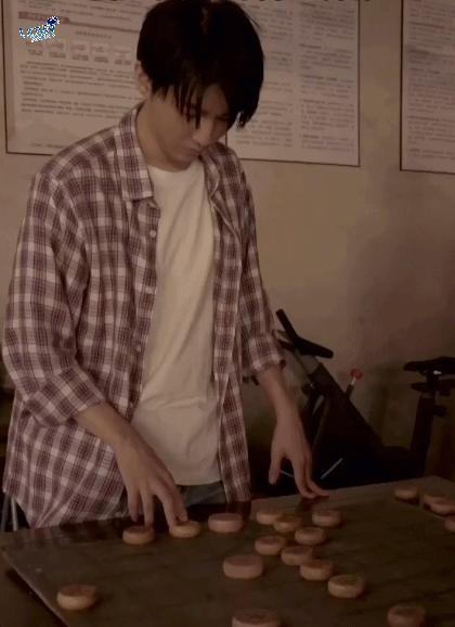 鹿晗王俊凯颜值巅峰,鹿晗王俊凯都快被逼疯了