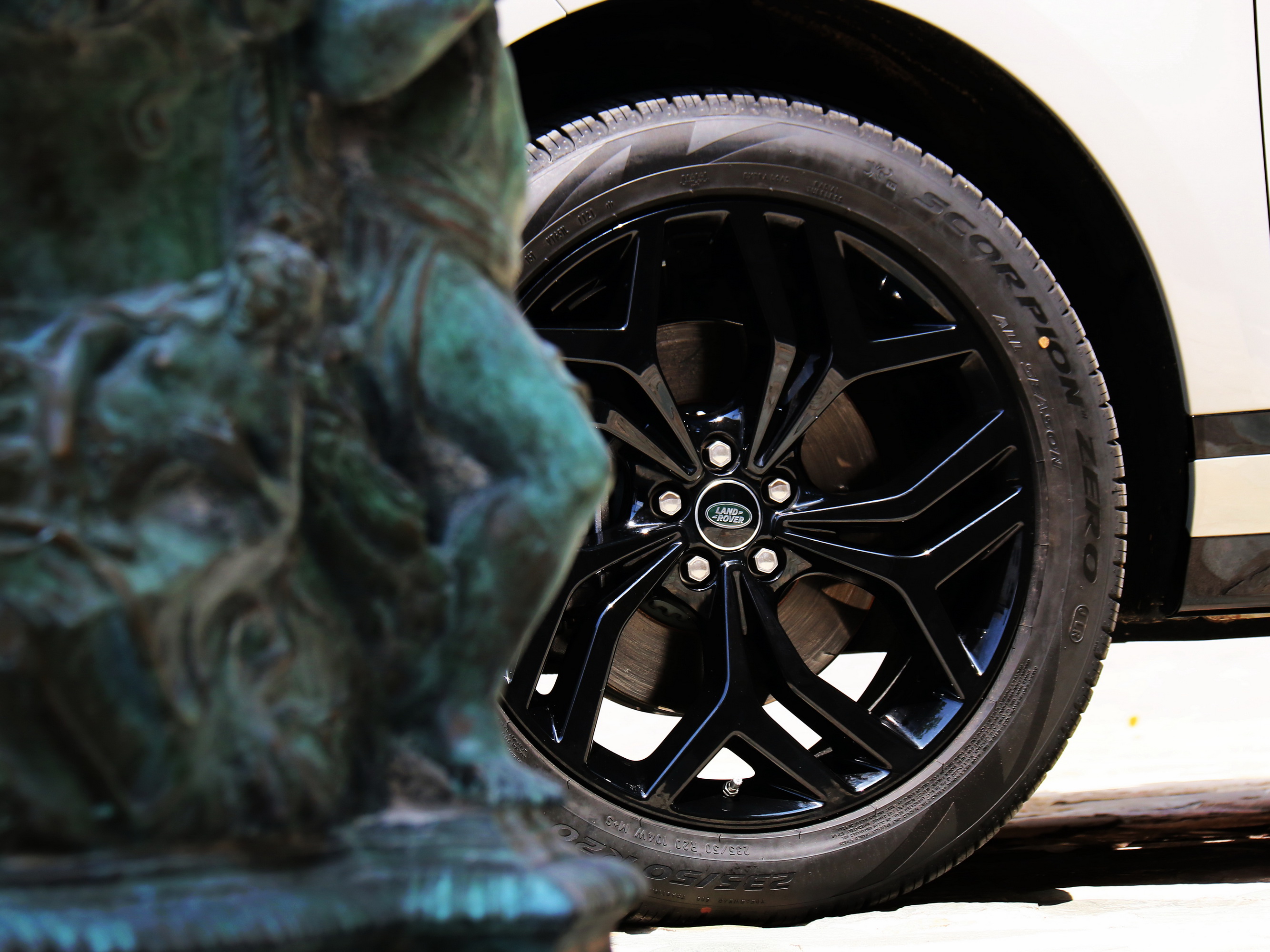 路虎揽胜极光l怎么样值得购买吗,2022路虎揽胜极光l值得买么