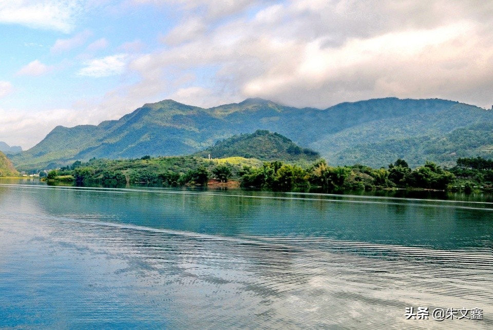 有一种生活叫长寿岛上梦巴马，来一场裸浴景中境如仙