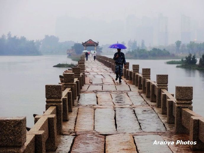 福建晋江安平桥视频,雨中安平桥
