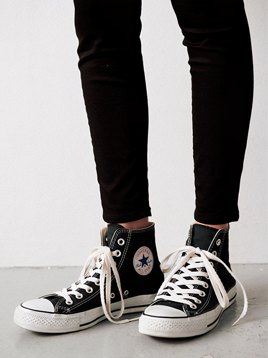 匡威休闲百搭风高帮鞋,匡威的高帮鞋怎么搭配