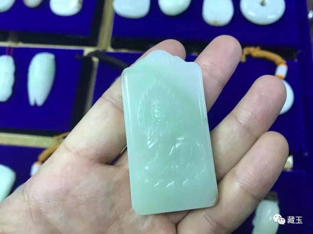 俄料和田玉为什么比较便宜 (俄料和田玉真的盘不出来吗)