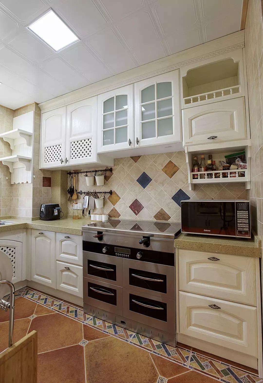 北欧风厨房橱柜配色,小厨房橱柜颜色搭配更显高级感